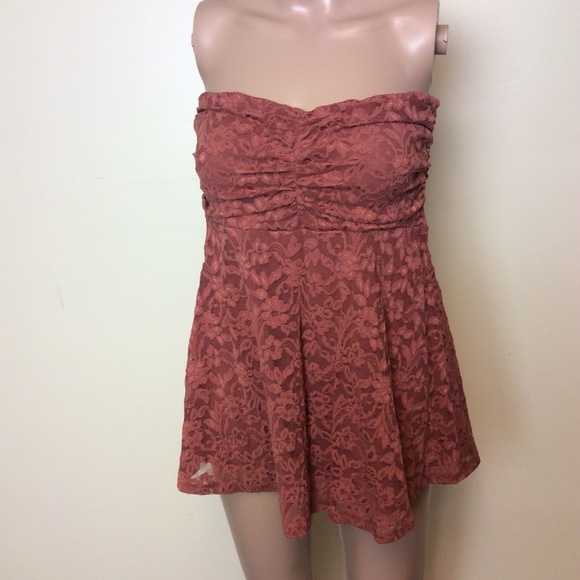 Moda International Tops - Moda International VS Sleeveless Lace Top
